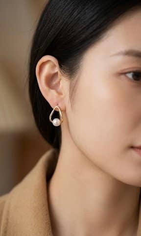 Pearl drop earrings