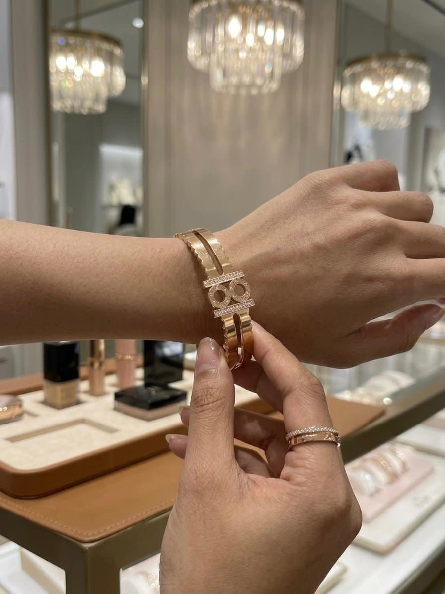Golden muse bracelet