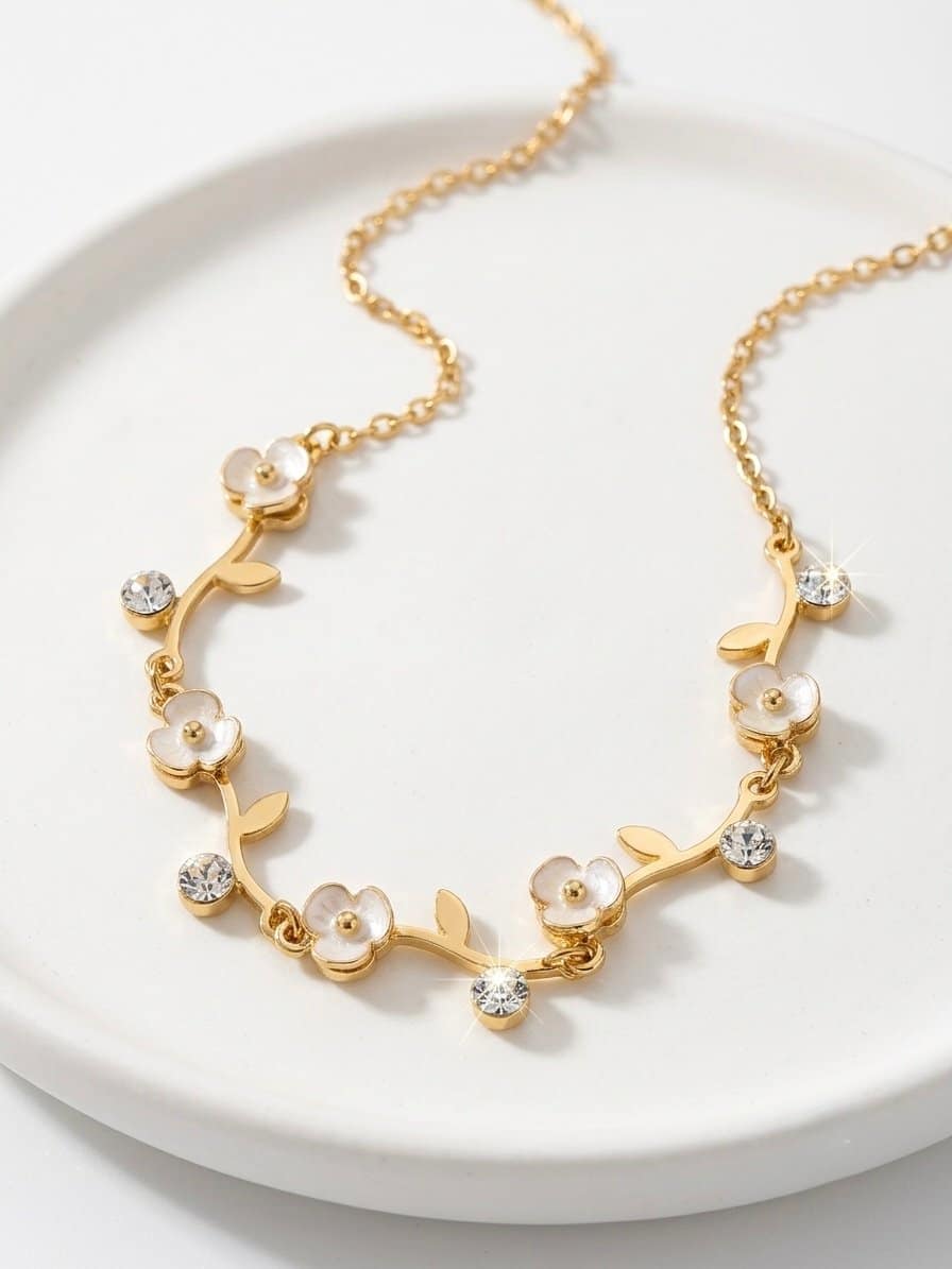 Ivory bloom necklace