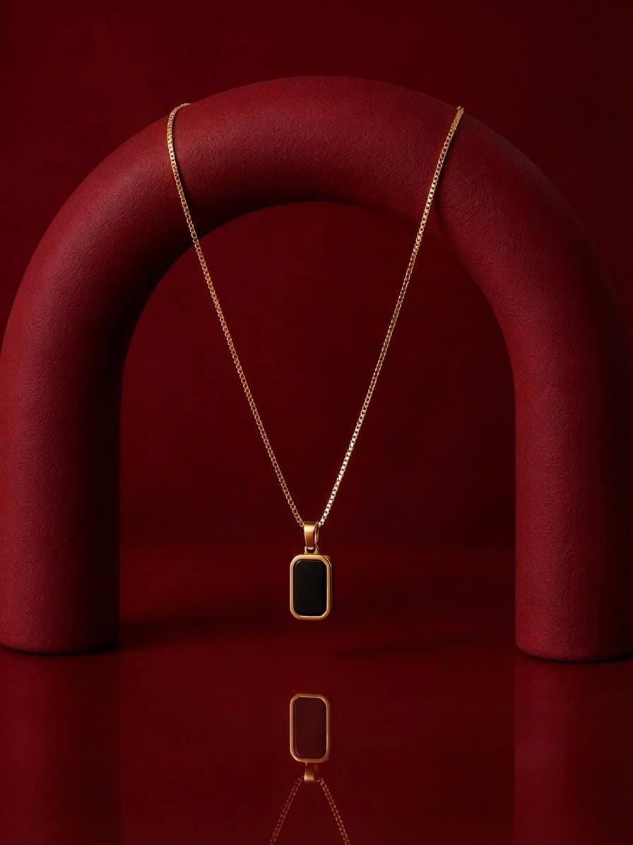 The aura black necklace